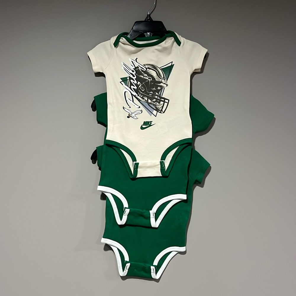 Philadelphia Eagles, Nike 3 piece creeper set, NWOT 3/6 months - Picture 1 of 6